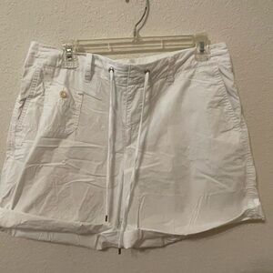 LAUREN Ralph Lauren sz 10 white cuffed shorts with tie and pockets.